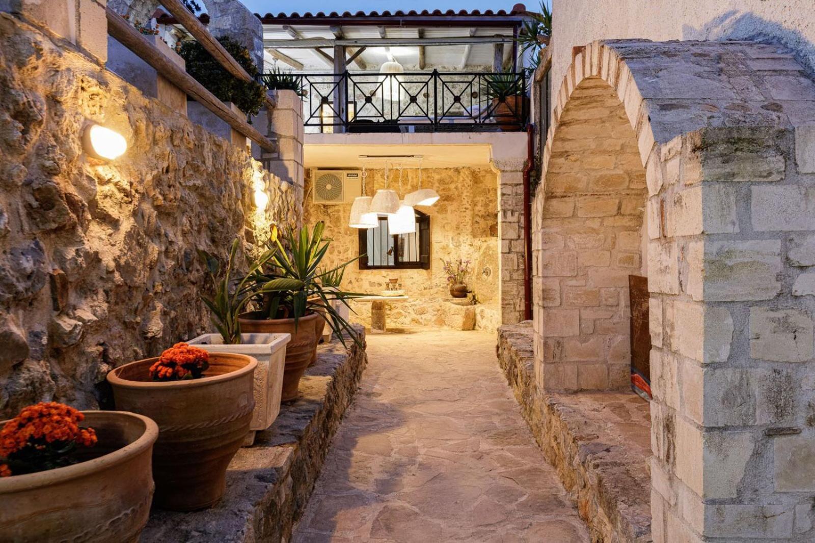 Antonia'S Stonebuilt Mansion With A Private Pool Villa Armenoi  Bagian luar foto